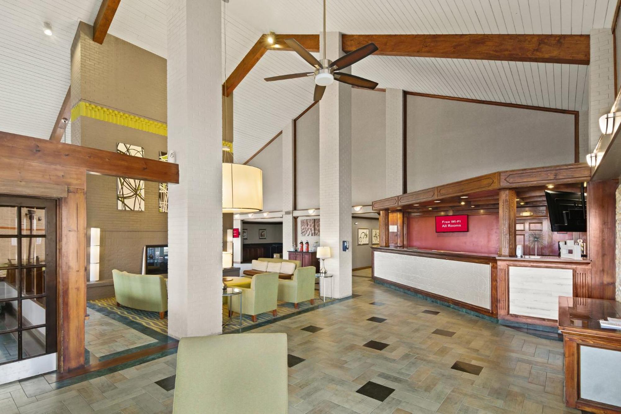 Red Roof Inn & Suites Irving - Dfw Airport South Exterior photo
