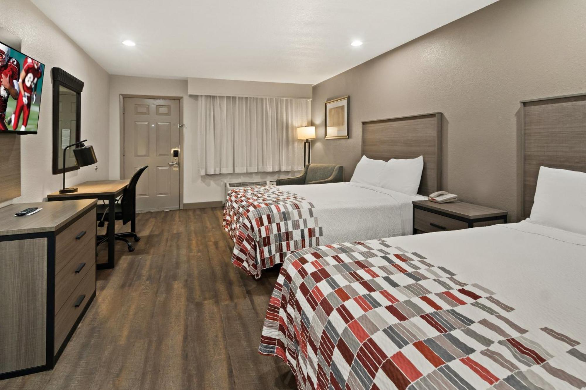 Red Roof Inn & Suites Irving - Dfw Airport South Exterior photo